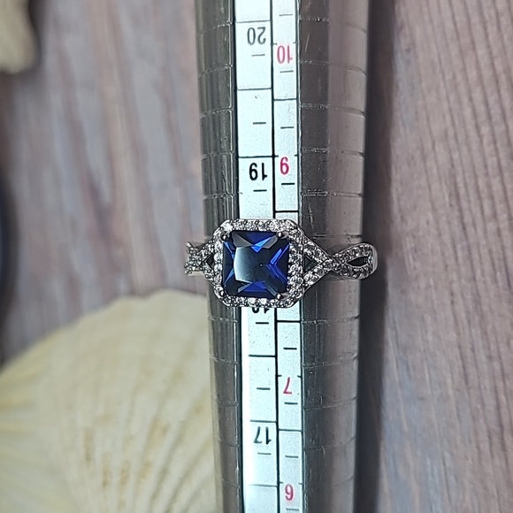NEW SILVER PLATED PRINCESS CUT BLUE ZIRCON FASHION RING - Picture 9 of 9